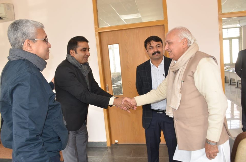 Met with Honorable Governor of Kerala Mr. Arif Mohammad Khan ji and listened to his enlightening thoughts at BHU in a lecture organized by Kashi Manthan