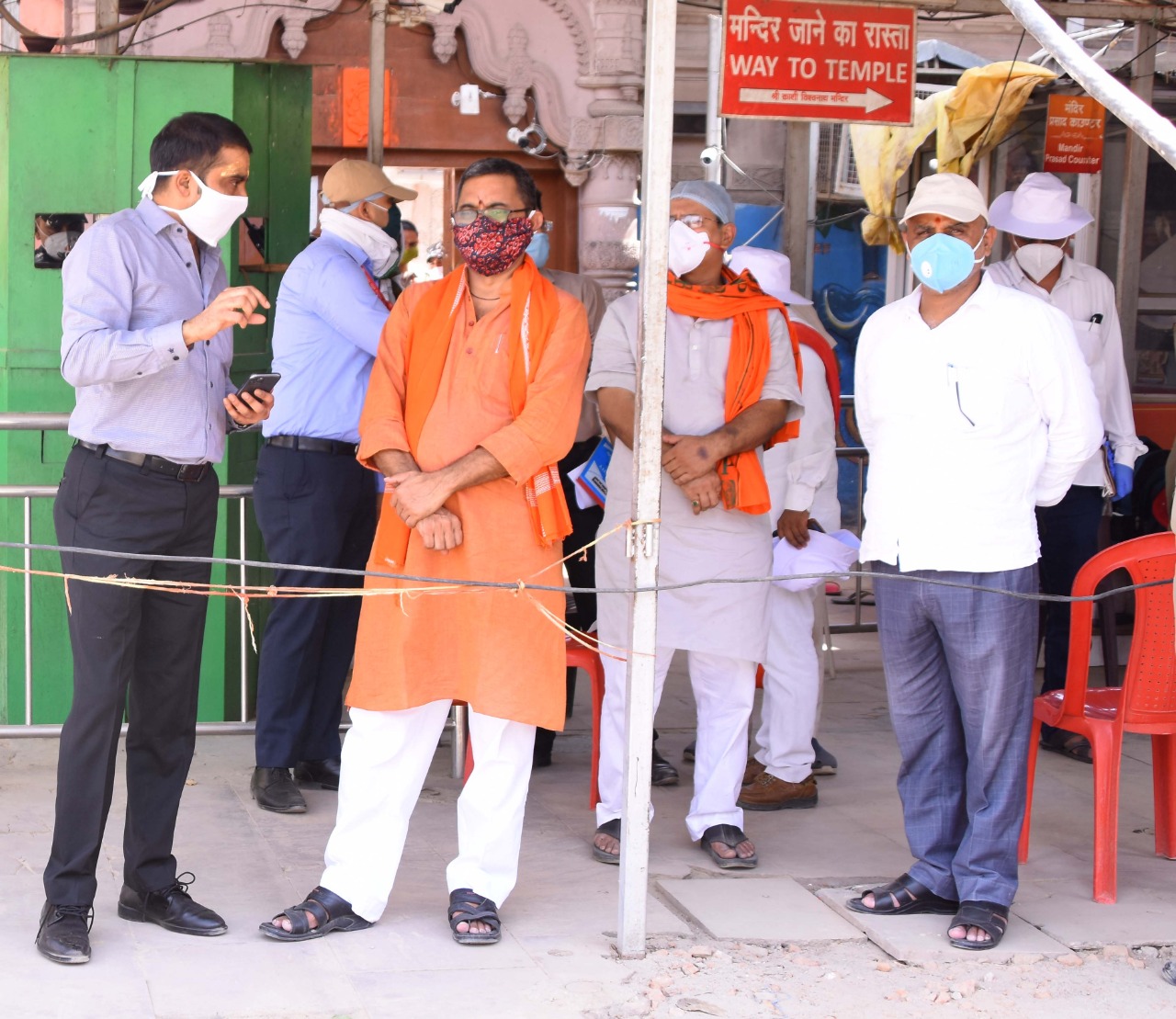 Hon'ble Minister of State (Independent Charge) for Tourism, Culture and Charitable Affairs Shri Neelkanth Ad Ji along with Commissioner Mr. Deepak Agrawal ji inspected the construction of Shri Kashi Vishwanath Dham