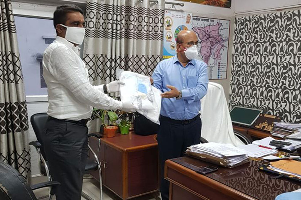 Chairman of Bhavya Group, Shri Neeraj Vats Ji in association with Shri Vishwanath donated 65 sets of complete PPE kits to Chief Medical Officer, Varanasi