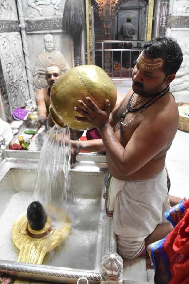 आज दिनांक 06-06-2020 को श्री काशी विश्वनाथ मंदिर में रात्रि श्रृंगार / भोग आरती