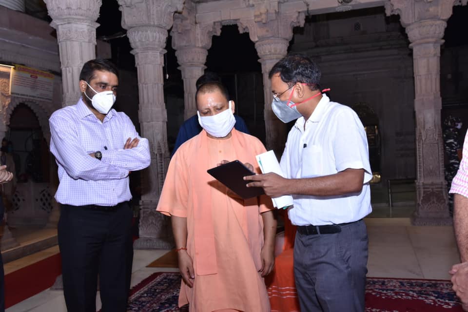 माननीय मुख्यमंत्री श्री Yogi Adityanath जी ने श्री काशी विश्वनाथ धाम के कार्यों का स्थलीय निरीक्षण किया तथा मंदिर न्यास द्वारा शुरू की गयी ऑनलाइन पूजन पद्धति का उद्घाटन किया