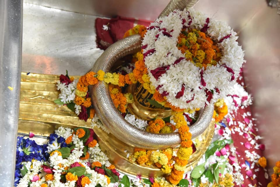 आज दिनांक 20-06-2020 को श्री काशी विश्वनाथ मंदिर में रात्रि श्रृंगार / भोग आरती