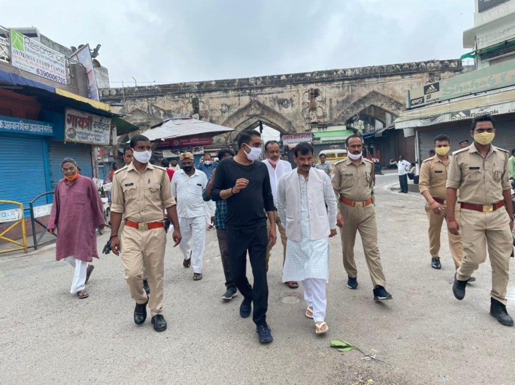 आज महापौर श्री Rishikesh Upadhyay जी के साथ अयोध्या नगर भ्रमण कर व्यवस्थाओं की समीक्षा की।